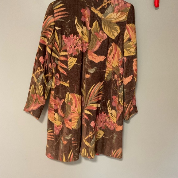 Beautiful blazer with button down front - Picture 3 of 3